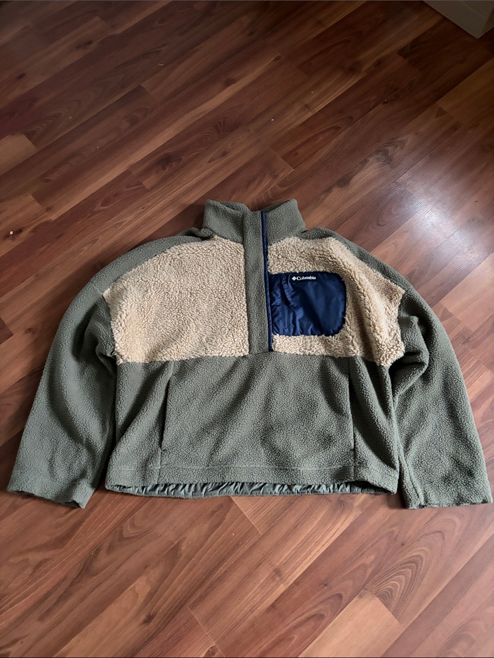 Columbia Women’s Olive Green Sherpa Zip-Up with Cream and Navy Accents / Pockets